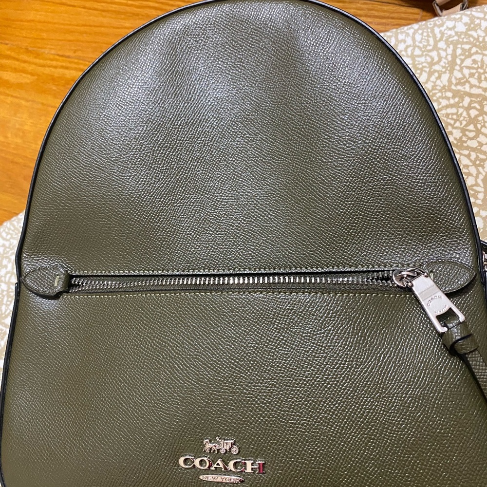 Women backpack …very pretty color and super new..lNo stretch mark…brand new.?